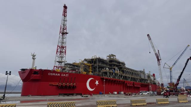 Osman Gazi yüzer platformu Sakarya Gaz Sahası'na uğurlandı