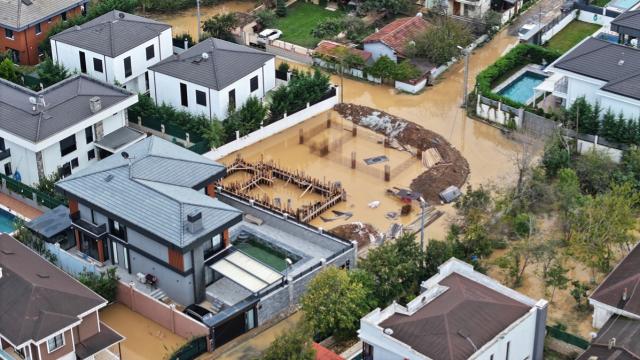 Şile'de sağanak: Araziler ve evler su altında kaldı