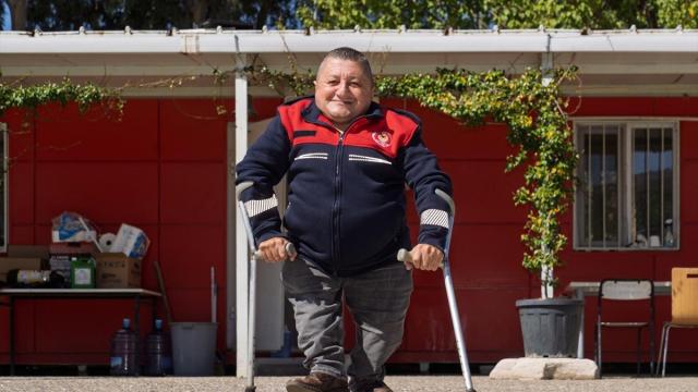 Cam kemik hastası "110 Yaşar" 24 yıldır itfaiye teşkilatında görev yapıyor