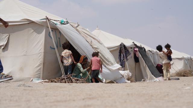 Yemen'de yüzlerce sivil çatışmalar nedeniyle yerinden edildi