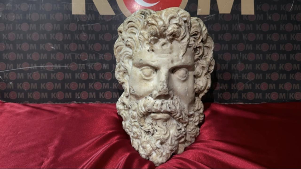 2 bin yıllık Zeus heykel başı ele geçirildi