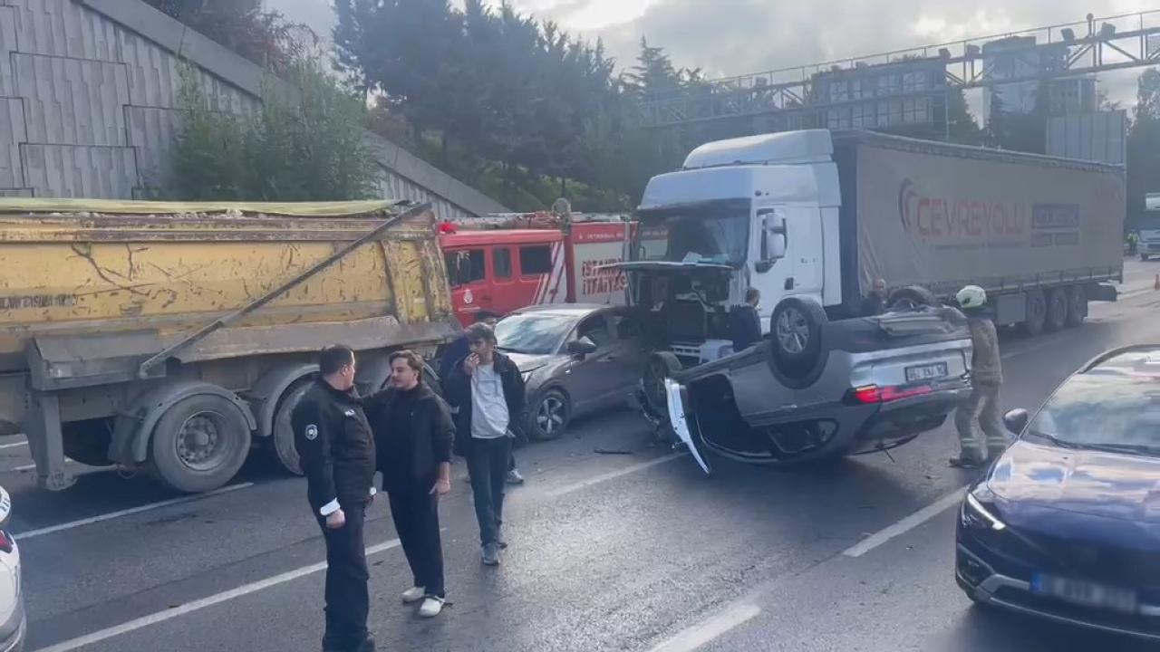 Bağcılar'da zincirleme kaza: Yaralılar var