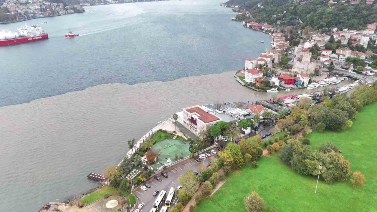 İstanbul Boğazı çamurla kaplandı