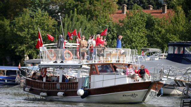 Dalyan Kanalı'nda 103 tekneyle Cumhuriyet'in 103. yılına özel kortej