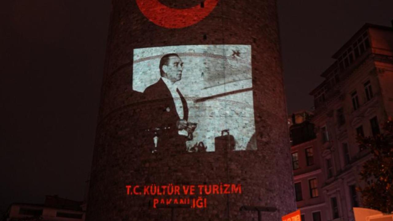 Galata Kulesi'nde 29 Ekim'e özel Atatürk gösterisi