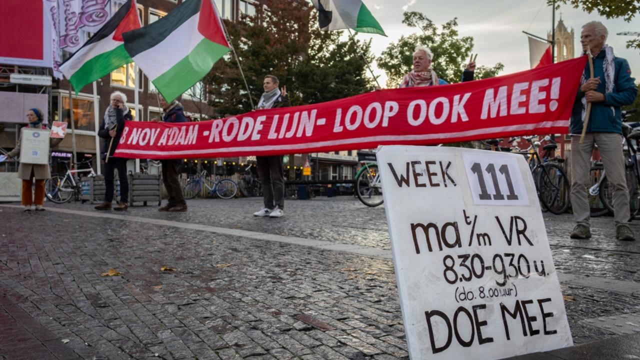 Hollanda'da Filistin'e destek için 111 haftadır sessiz protesto düzenleniyor