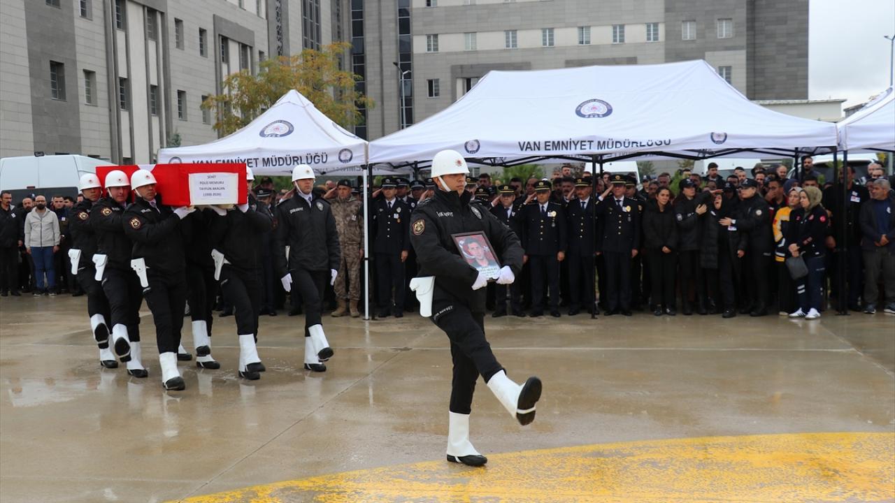 Şehit olan polis memuruna veda