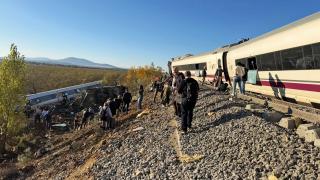 İspanya'da hızlı trenler çarpıştı: En az 64 ölü