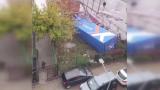 Sultangazi'de iki araca çarpan tır yol kenarına devrildi