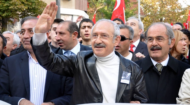 Kılıçdaroğlu Cumhuriyet Yürüyüşüne Katıldı
