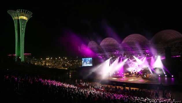 Level 42 EXPO 2016da izleyenleri coşturdu