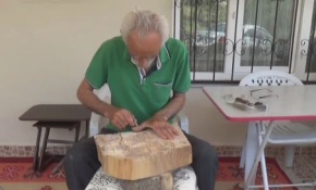 Mesleğini yaşatmaya çalışıyor