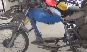 Hurda parçalarına hayat veriyor