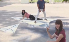 'Kağıt' uçakların 3 boyutlu resimlerini çizdiler