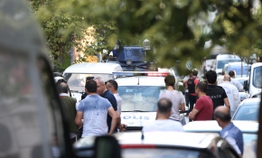 Kağıthane'de polis aracına saldırı