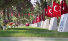 Şehitliklerde buruk bayram