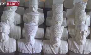 Lüle taşından büstler yaptı