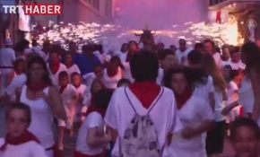 Festivalde sahte boğalar koştu