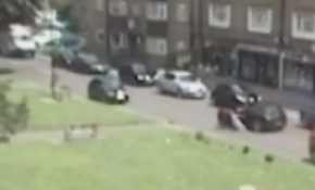 Kaçırılmak istenen kız araçtan böyle atladı