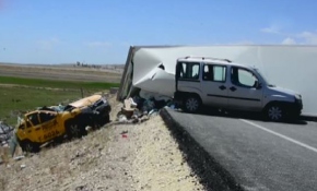 Düğün konvoyunda kaza