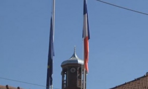 Fransa'nın İstanbul Başkonsolosluğu'nda bayraklar yarıya indirildi