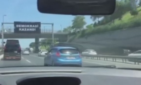 Tabelalarda 'Demokrasi' vurgusu