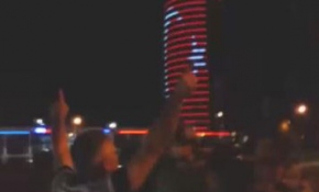 Emekli Albay, darbeye karşı oğullarıyla sokağa çıktı