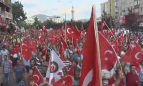 Demokrasi nöbeti sürüyor