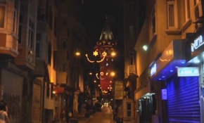 Galata Kulesi, kırmızı beyaza büründü