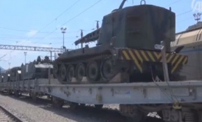 Askeri araçların bulunduğu yük treni, 11 gündür bekletiliyor