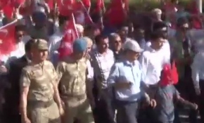 Asker ve vatandaş yürüyüş düzenledi