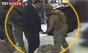 Elindeki notu gösterince serbest kaldı