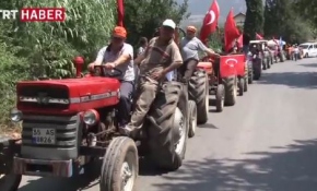 Traktör konvoyundan FETÖ protestosu