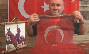 'Şehit oğlumun üzerindeki kanlı bayrağı asla yıkatmam'