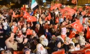 Meydanlarda 'demokrasi nöbeti' sürüyor