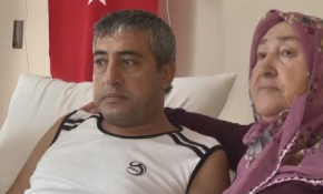 Darbeciler iki bacağından birden vurdu