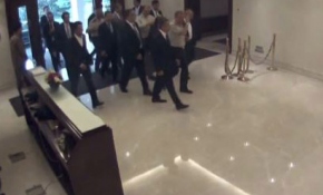 Genelkurmay Başkanı Akar'ın Çankaya Köşkü'ne getirilişi güvenlik kameralarına yansıdı