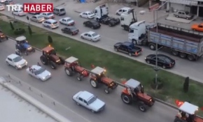 FETÖ'nün darbe girişimine tepki amacıyla 400 traktörle şehir turu