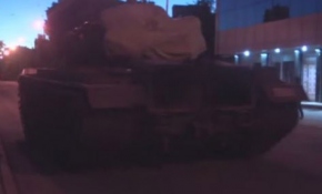 'Darbecilerin elinden alınan tank sergilensin'