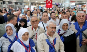 Atatürk Havalimanı'nda ilk hac kafilesine uğurlama