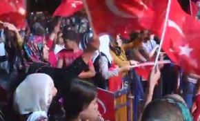 Demokrasi nöbeti devam ediyor