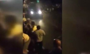 Darbeci askerlerin tankla vatandaşları yaralama anı