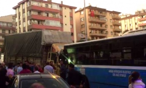 Ankara'da zincirleme trafik kazası: 10 yaralı