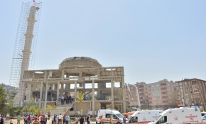 Mardin'de cami inşaatı çöktü: 5 yaralı