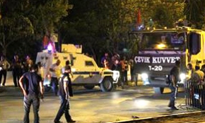 Van'da polis merkezine bomba yüklü araçla saldırı