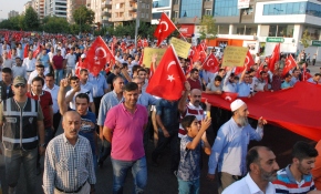 Batman 'Teröre Lanet Kardeşliğe Davet' için yürüdü