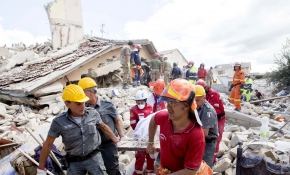 İtalya'daki depremde ölenlerin sayısı 247'ye çıktı