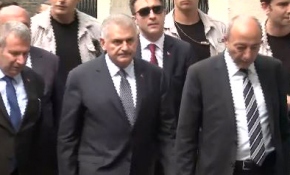 Başbakan Yıldırım, cuma namazını Sinan Paşa Camisi'nde kıldı