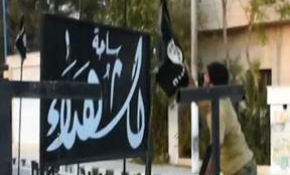 ÖSO Cerablus'ta DAEŞ’i simgeleyen bezleri indirdi