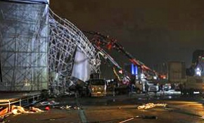 AKM'de tören için kurulan platform yıkıldı